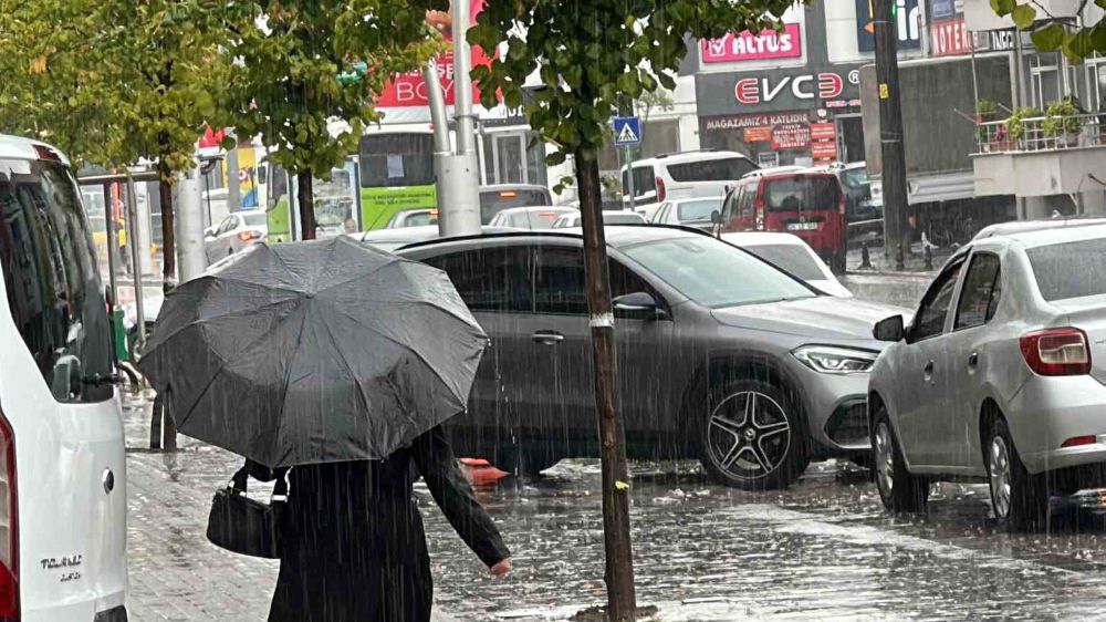 Vatandaşların dikkatine Meteorolojiden sağanak yağış uyarısı