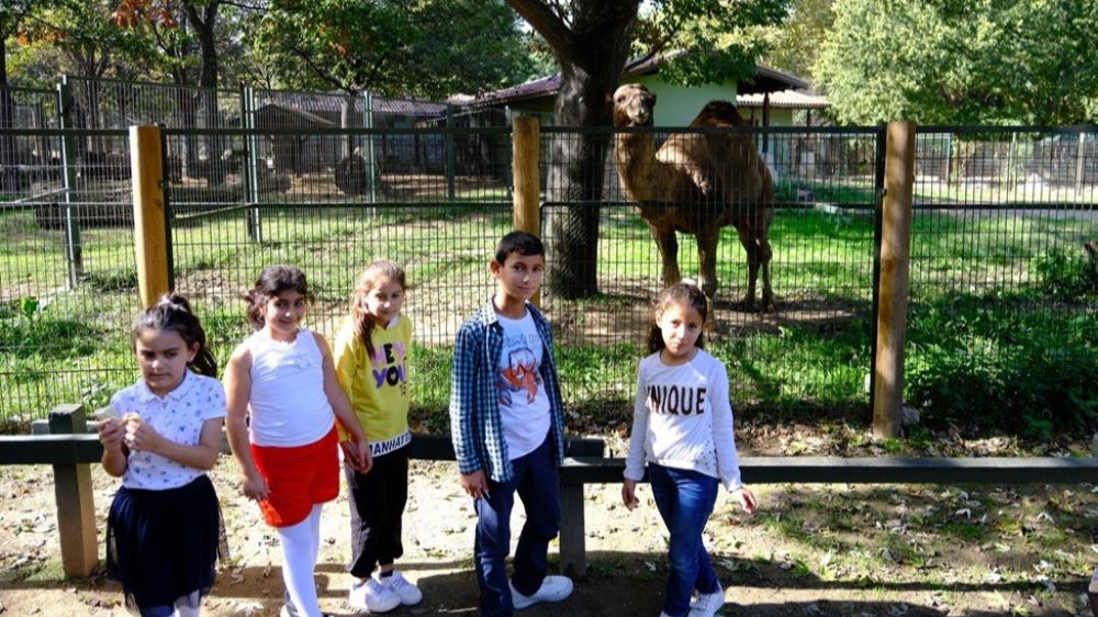 Yalova'da ki çocuklar hayvanat bahçesinde 