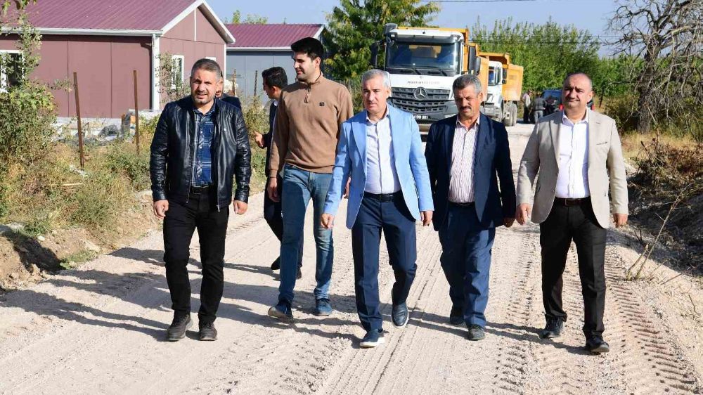 Yeşilyurt Belediyesinden Topraktepe' ye yol çalışmaları