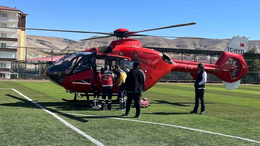 Zamanla yarış; beyin kanaması geçiren adama ambulans helikopter yetişti