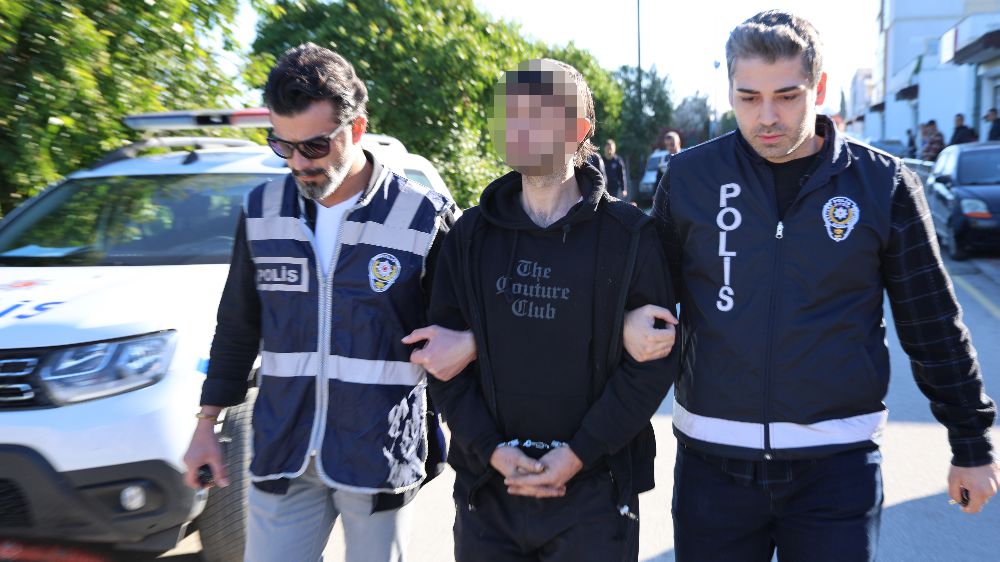 Adana'da Türk bayrağını çaldığı iddia edilen şahıs serbest kaldı