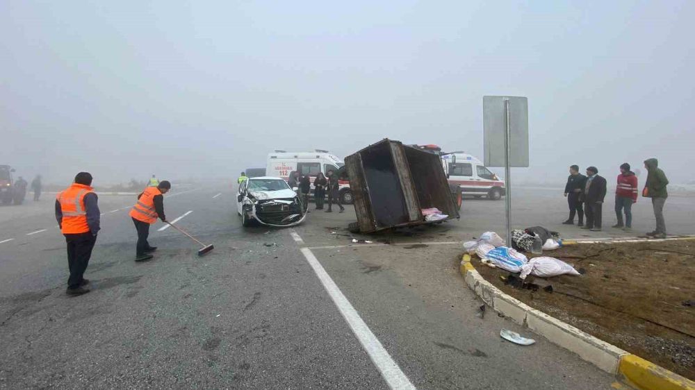 Afyonkarahisar’da korkutucu trafik kazası: 7 yaralı var