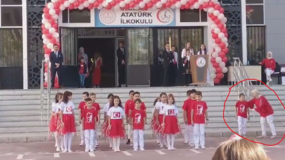 Afyonkarahisar'da öğrencisini gösteri grubundan çıkaran öğretmen ile ilgili Milli Eğitim Müdürlüğü kararını verdi
