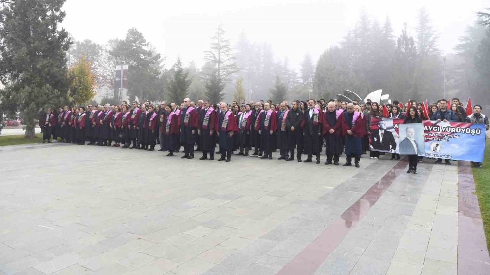 Anadolu Üniversitesi Ata'yı andı