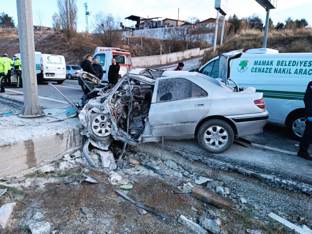Ankara'da feci kaza! 3 ölü 1'i ağır yaralı