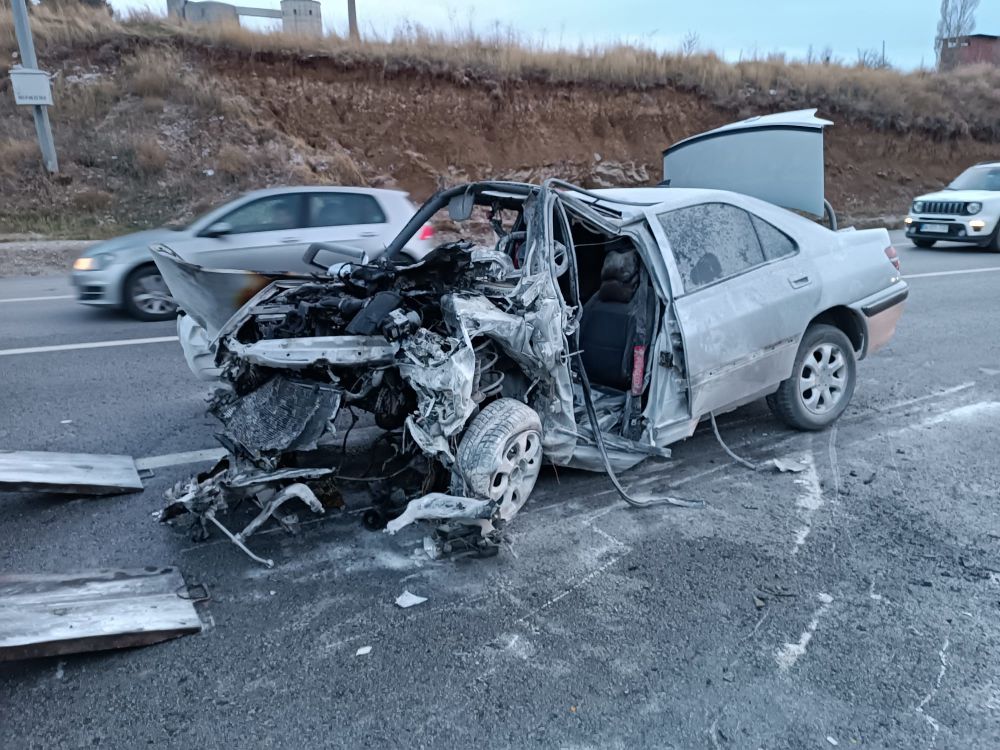 Ankara'da feci kaza! 3 ölü 1'i ağır yaralı