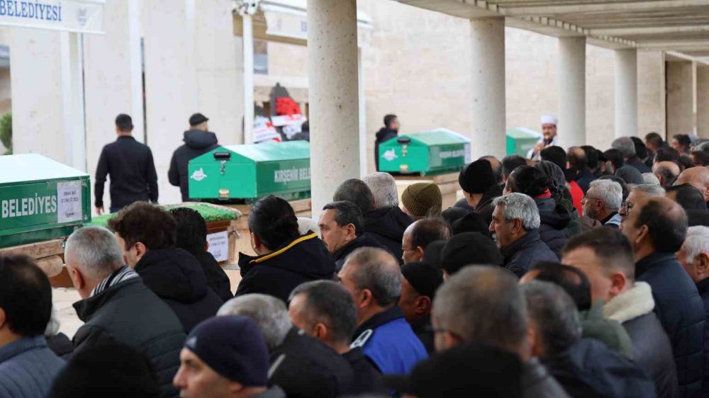Ankara trafik kazası kurbanlarının cenazesi Kırşehir'de defnedildi 