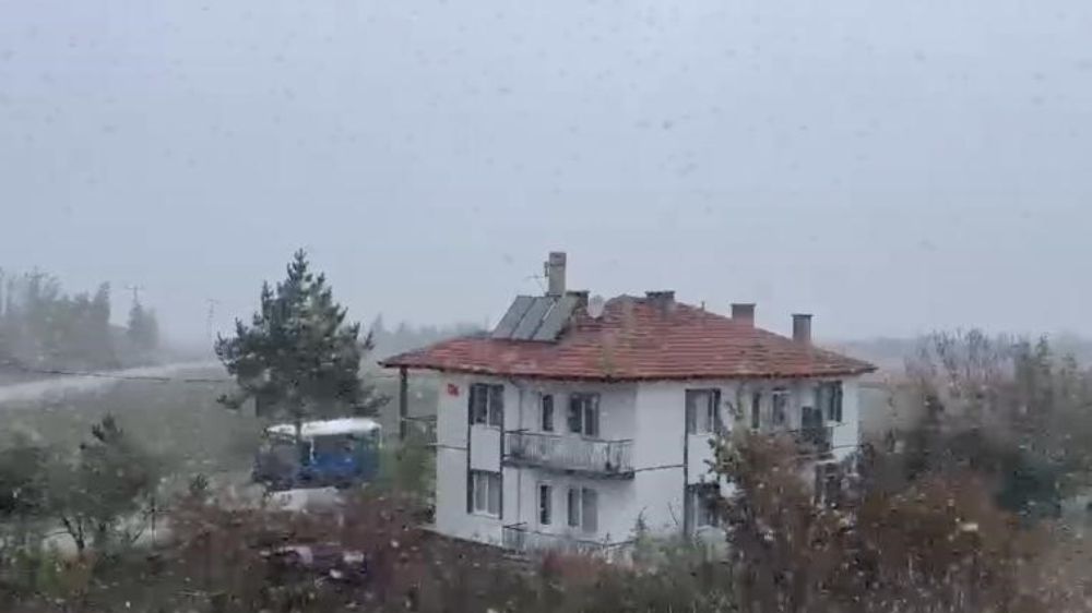 Ankara'ya kar geldi; yollar beyaza büründü