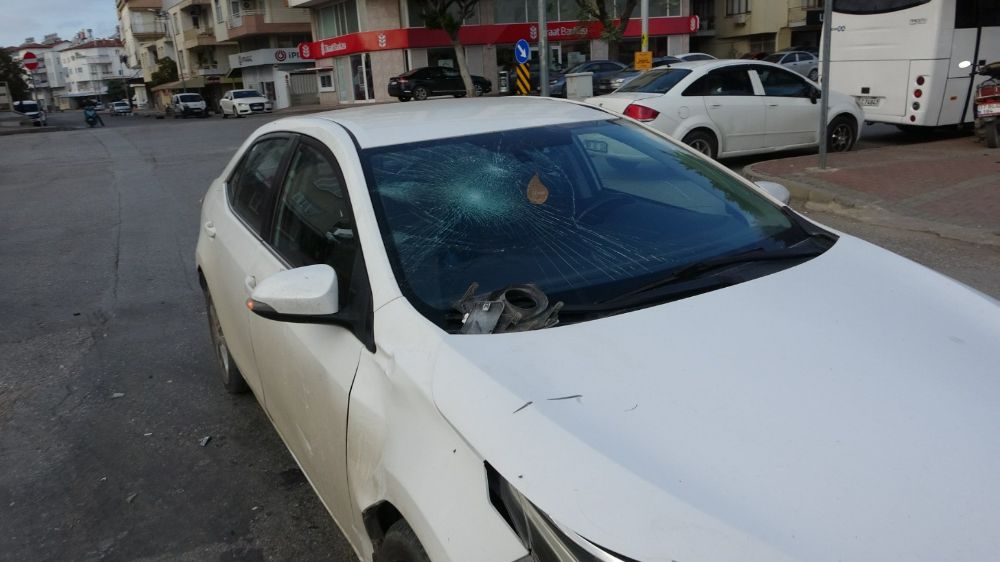 Antalya'da çarpışma, motosiklet sürücüsü yaralandı