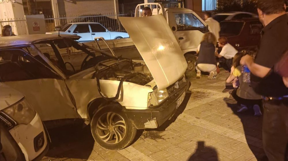 Antalya'da feci kaza: 3 yaralı