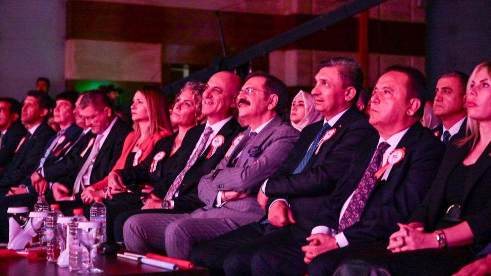 Antalya 'da Görkemli  Gecede Dereceye Girenlere Ödülleri Takdim Edildi.