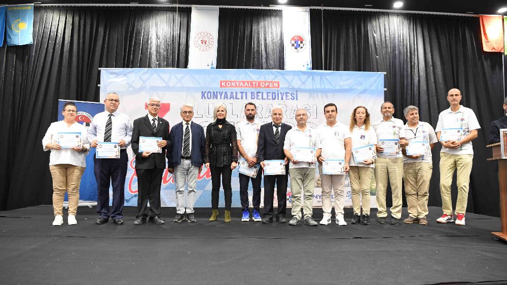 Antalya 'da satrancın şampiyonları ödüllendirildi