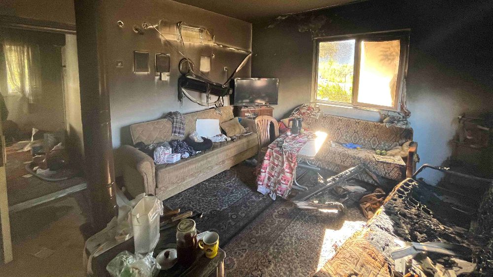 Antalya'da yanan evi yabancı öğrencilerle onardılar