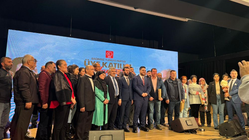 Antalya'da Yeni üyelere rozetlerini takan Bağımsız Türkiye Partisi Genel Başkan Hüseyin Baş önemli açıklamalarda bulundu.