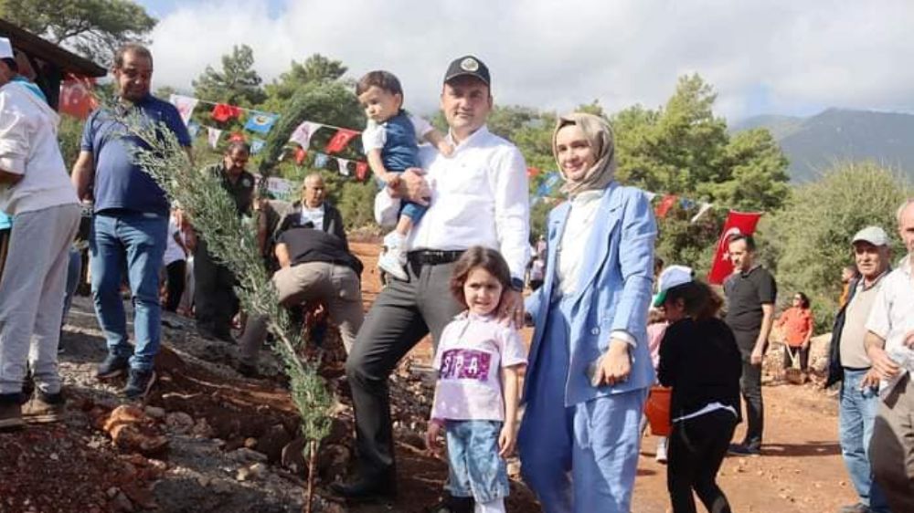 Antalya Finike Kaymakamı Musa Kazım Çelik Ağaç Dikim ve Fidan Dağıtımı Yaptı 