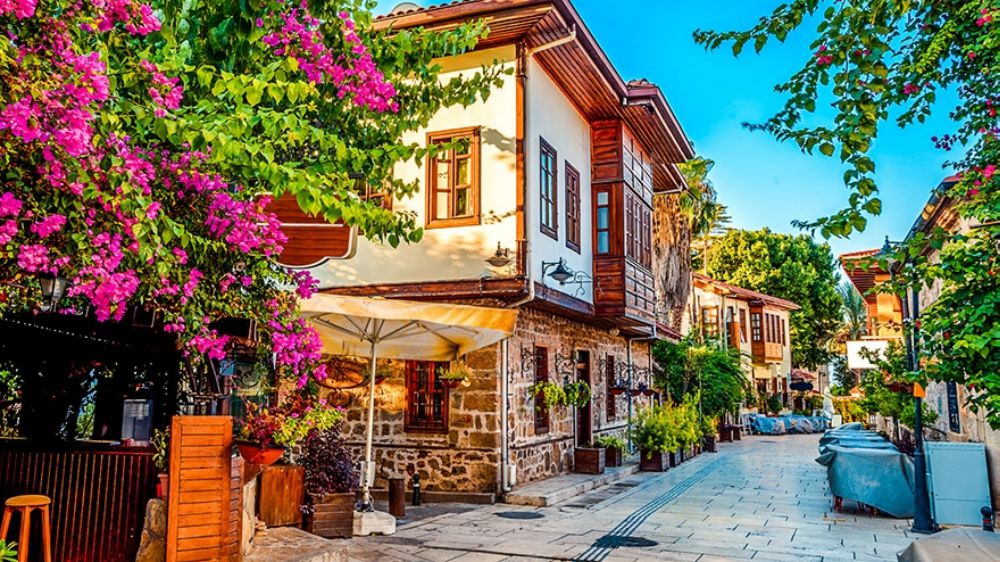 Antalya Kaleiçi: Tarih ve Doğanın Buluştuğu Eşsiz Mekan