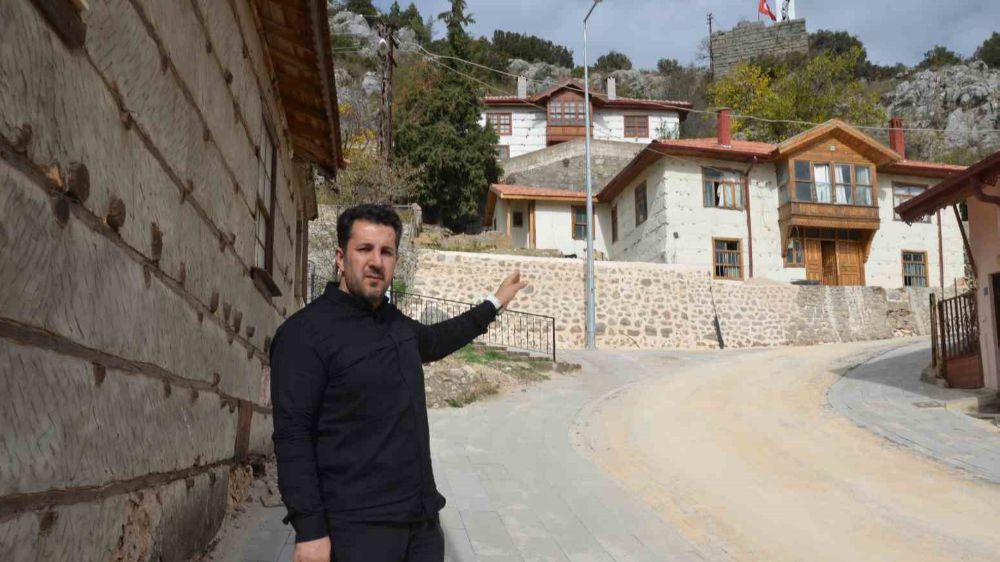 Antalya’nın Akseki ilçesinde  Atatürk’ün bin TL destek verdiği tarihi evler tarihe ışık tutuyor
