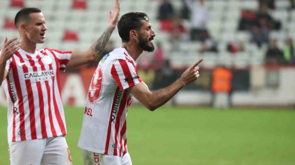 Antalyaspor’da Jehezkel  attığı 4 gol ile takımına 6 puan  kazandırdı