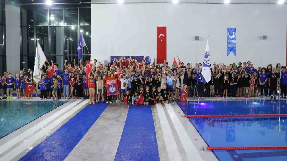 Atatürk’ü Anma Yüzme Yarışması düzenlendi