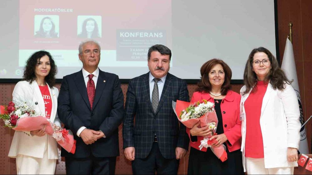 Atatürk Üniversitesi'nde  Cumhuriyetin 100. yılına özel konferans