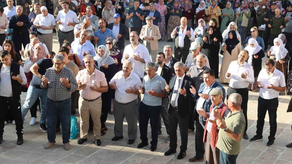 Aydın'da Umre yolcuları dualarla uğurlandı