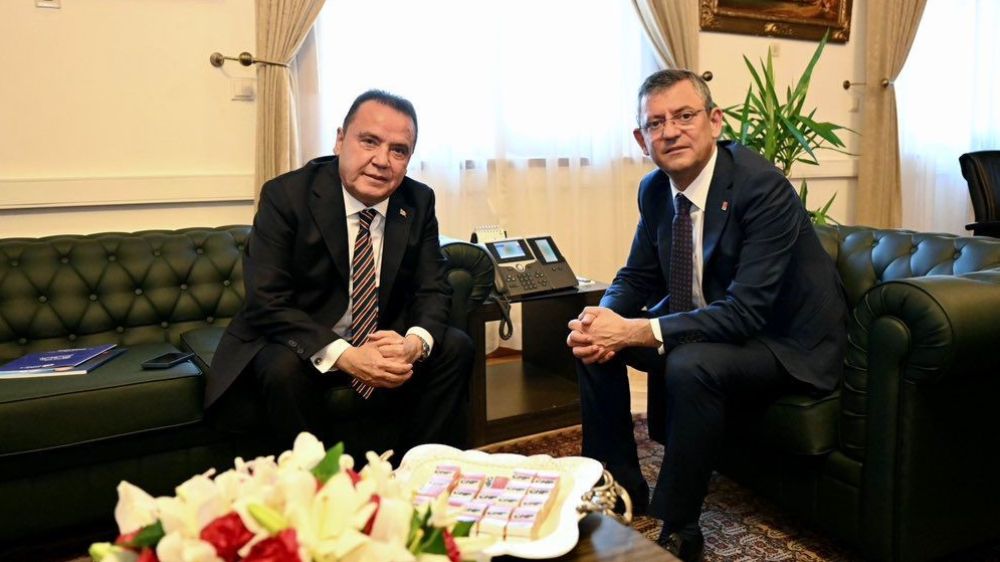  Başkan Böcek CHP Genel Başkanı Özgür Özel'le görüştü