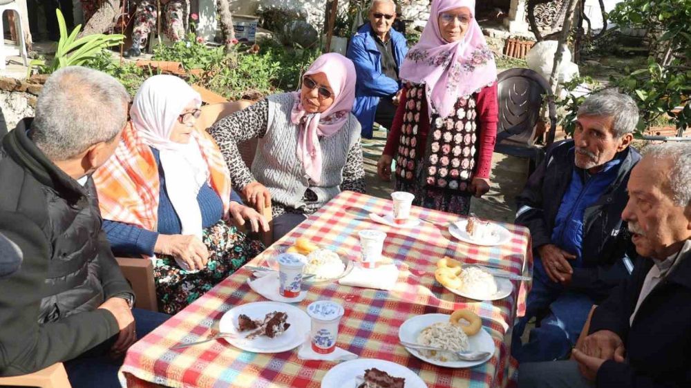 Başkan Kaplan’dan cumhuriyetle yaşıt Fatma nineye görüştü