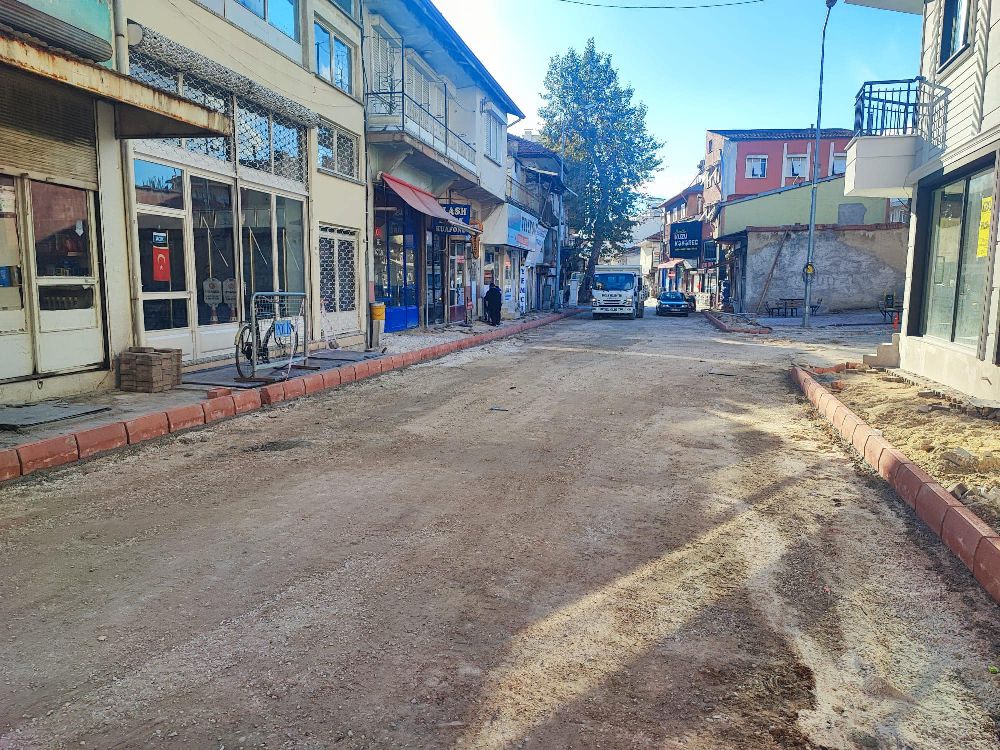 Bucak'ta caddeler daha modern hale geliyor
