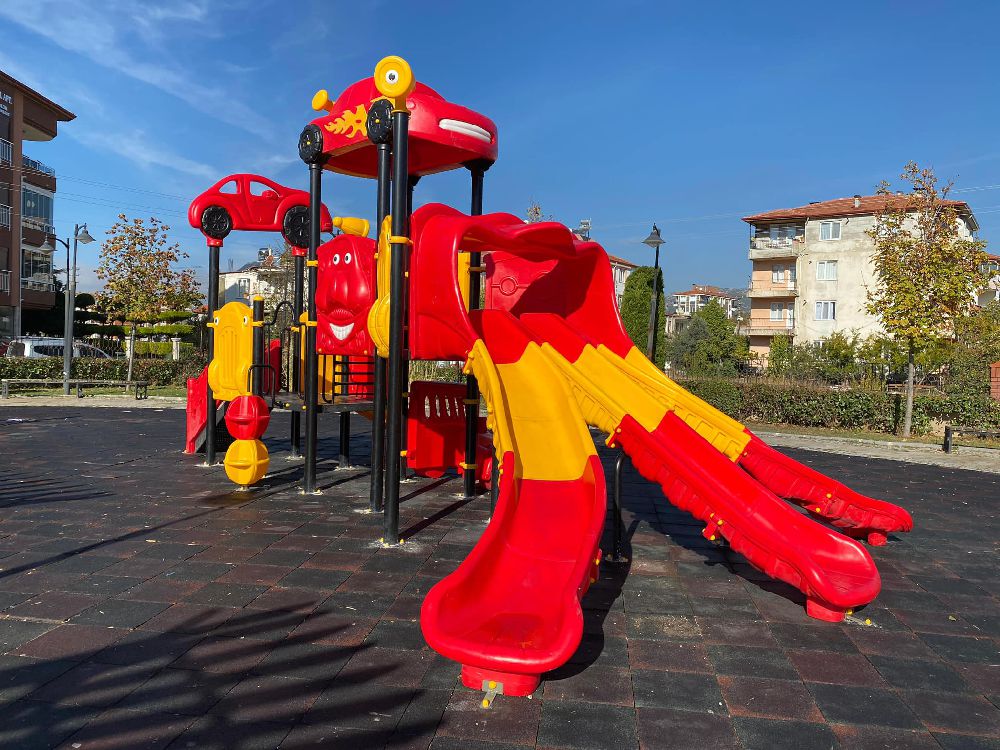 Bucak'ta Fatih Parkı'na Yeni Oyun Grubu