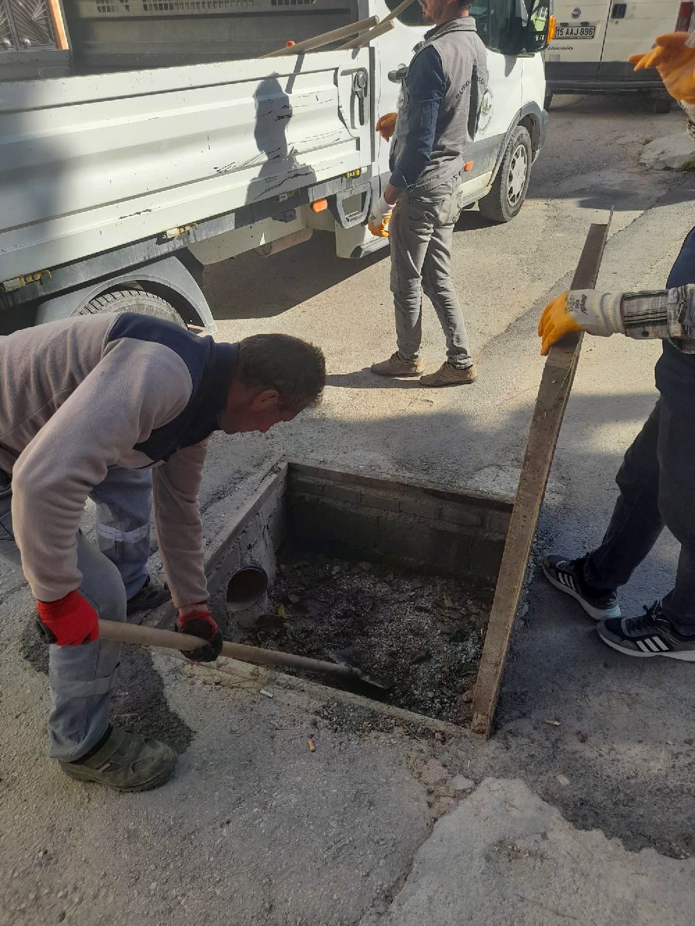 Burdur'da aşırı yağışlara karşı mazgal temizliği