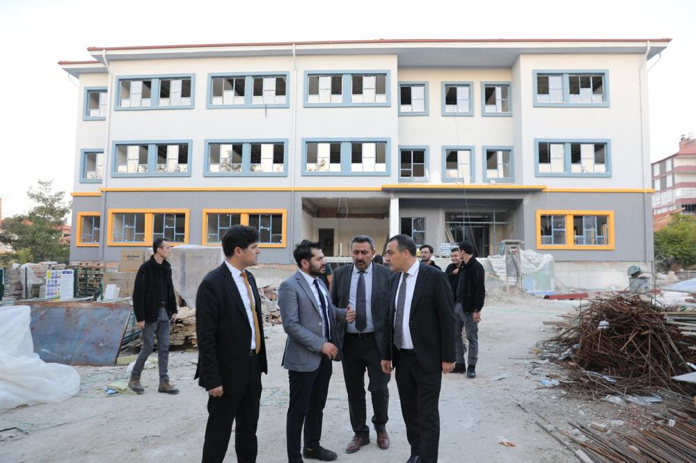 Burdur'da milli eğitim yatırımlarına Vali Öksüz'den yakın takip