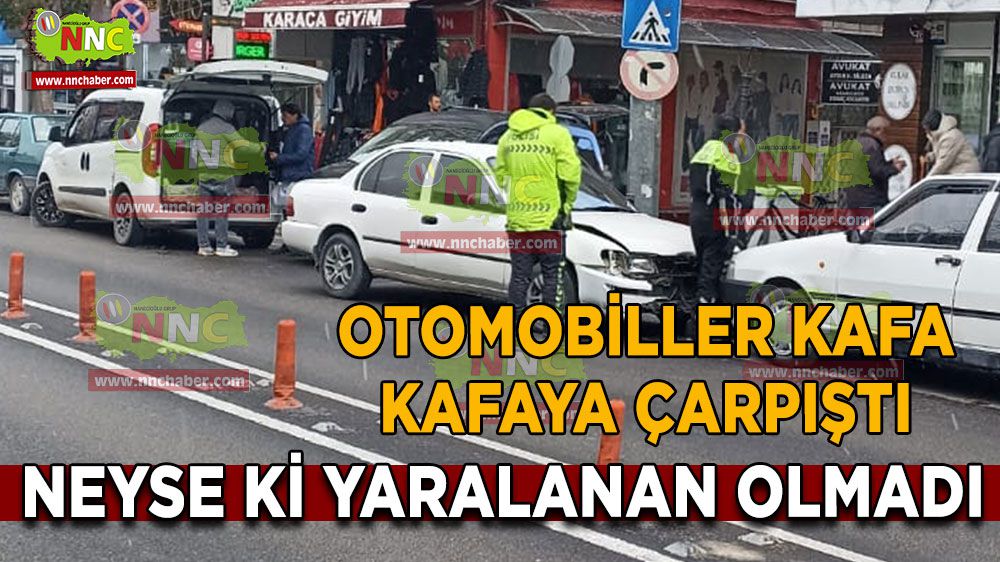 Burdur'da otomobiller kafa kafaya çarpıştı