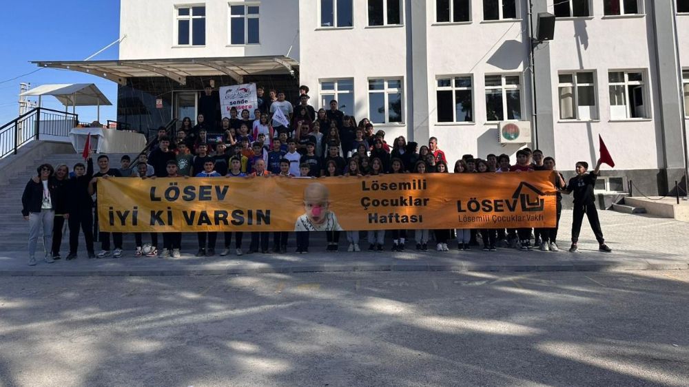 Burdur'lu öğrenciler Lösemili Çocuklar Haftasını unutmadı 