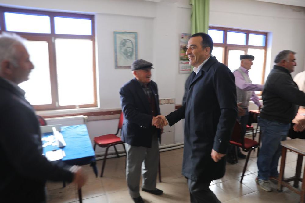 Burdur Valisi Öksüz, halkla iç içe Kozluca'ya ziyaret