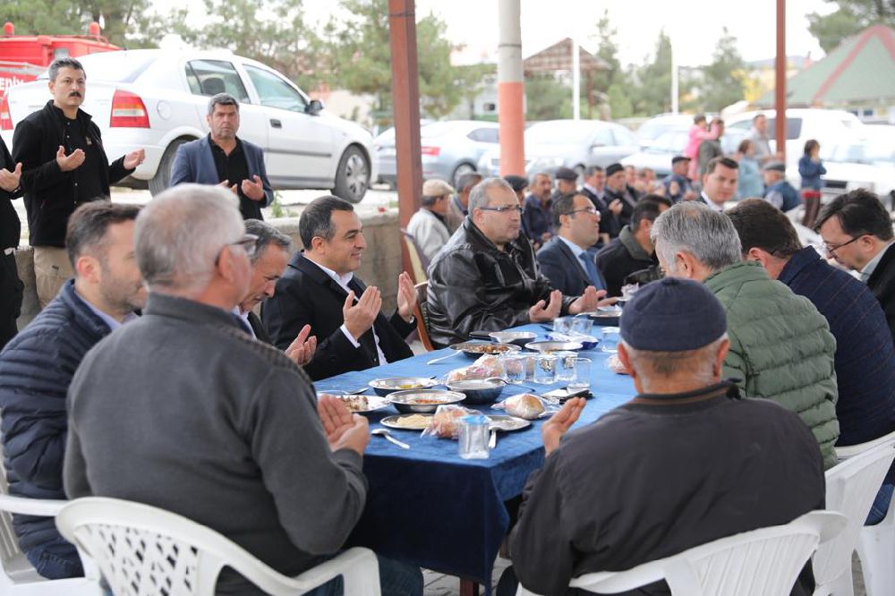 Burdur Valisi Öksüz, halkla iç içe Kozluca'ya ziyaret