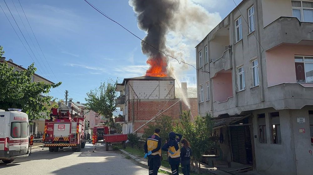 Bursa’da ev yangın korkuttu