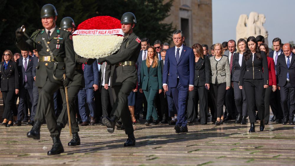 CHP'nin yeni Genel Başkanı Özgür Özel'den, Anıtkabir ziyareti