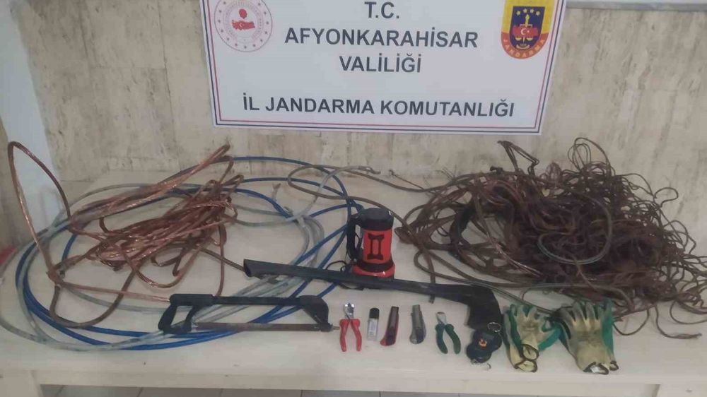 Çiftçilerin Trafo Kablolarını Çalan Hırsızlar Jandarma Tarafından Yakalandı