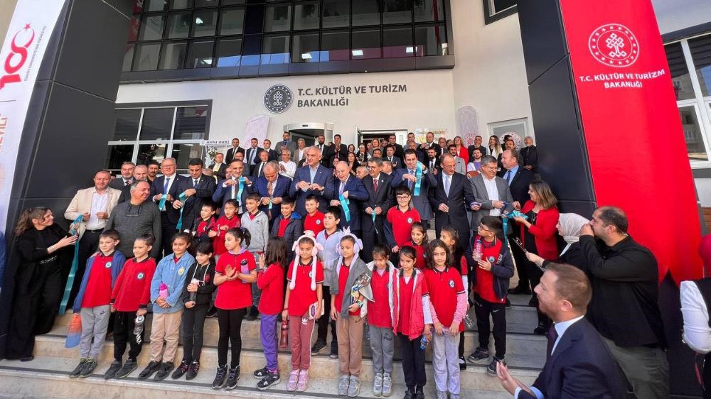 Denizli 100. Yıl İl Halk Kütüphanesi Bakan Ersoy katılımıyla açıldı