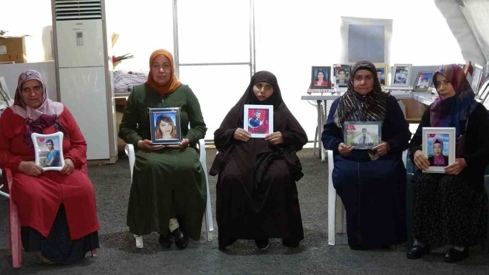 Diyarbakır annelerinin HDP önündeki acı nöbetleri devam ediyor 