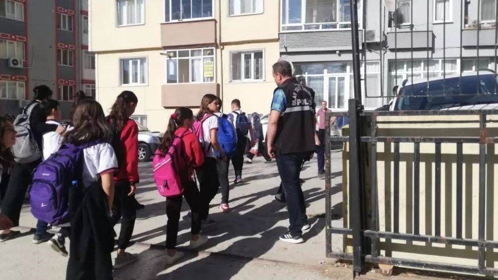Edirne’de polis ekipleri okul çevrelerini boş bırakıyor