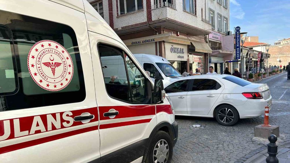 Eskişehir'de yoğun trafik müdahaleye giden ambulansı geciktirdi