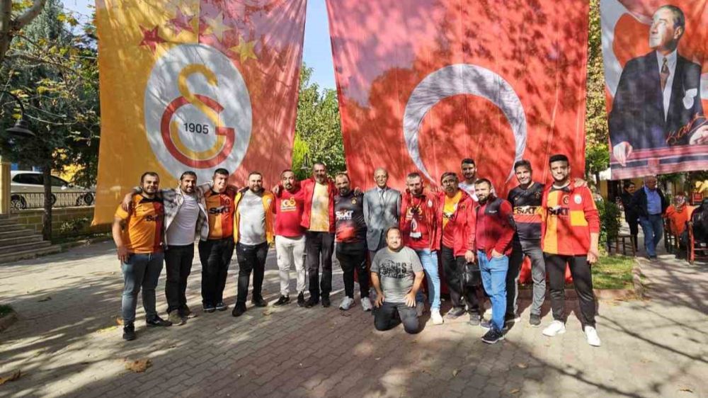 Galatasaraylılar cumhuriyetin 100. yaşını kutladı