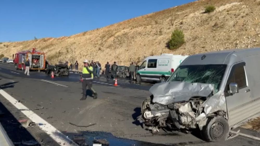 Gaziantep’te 3 araç birbirine girdi: 1 ölü, 6 yaralı