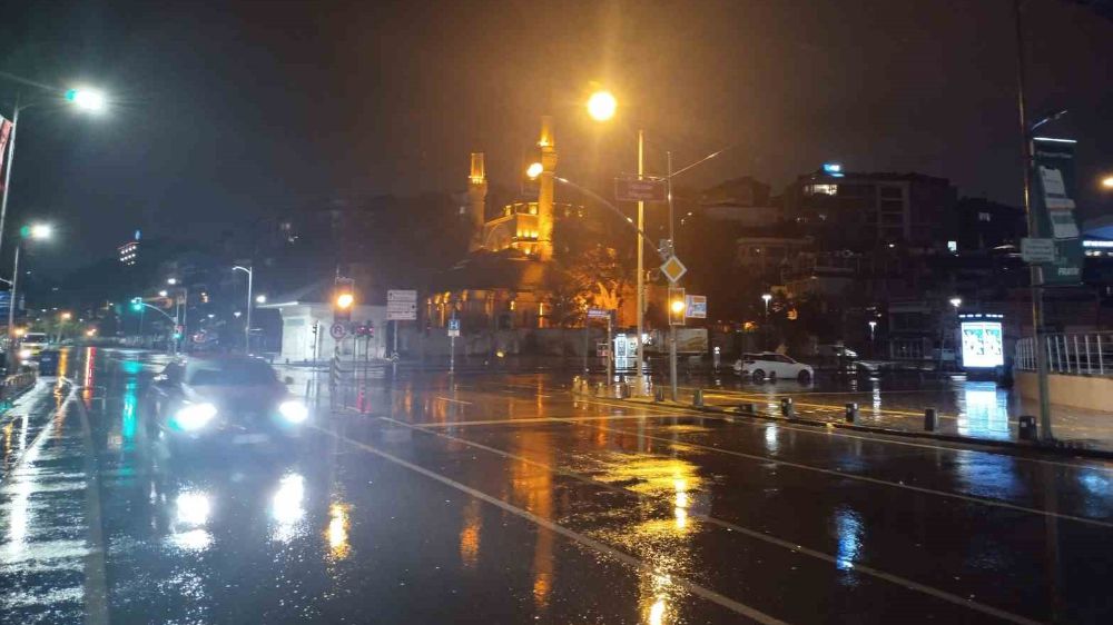 İstanbul’da beklenen yağış yağdı 