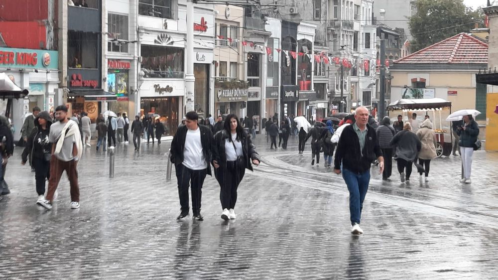 İstanbul’da sağanak yağış zor anlar yaşattı 