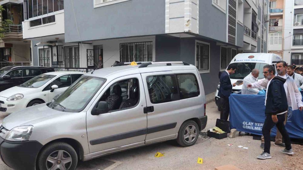 İzmir'de araca kurşunladılar: 1 ölü, 2 yaralı