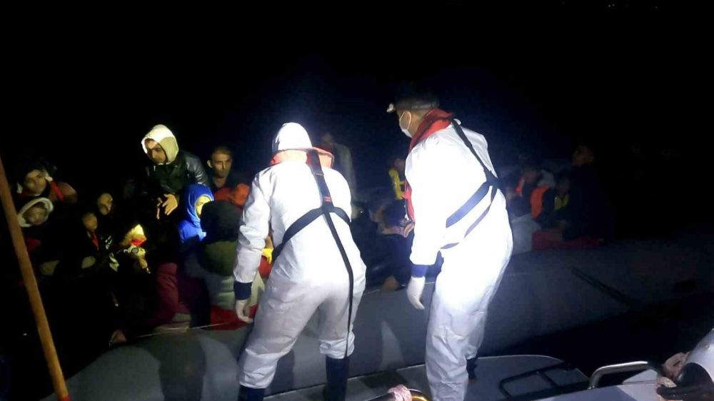 Kaçak göçmenler sahil güvenliğin ağına yakalandı