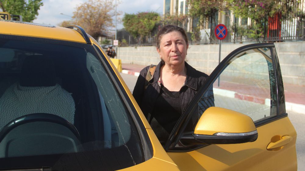 Kadın taksi şoförü, meslektaşlarından dert yandı! Bakın neler söyledi