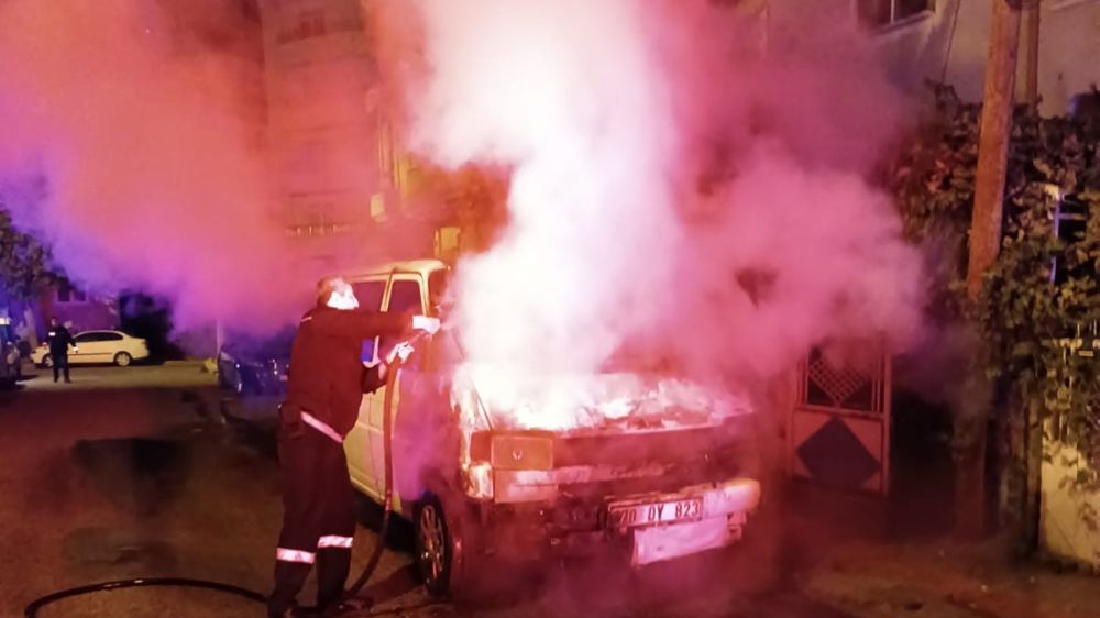  Karaman’da minibüs yangını